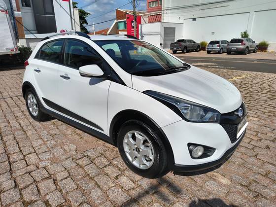HYUNDAI HB20 1.6 PREMIUM 16V FLEX 4P AUTOMÁTICO HYUNDAI HB20 1.6 PREMIUM 16V FLEX 4P AUTOMÁTICO